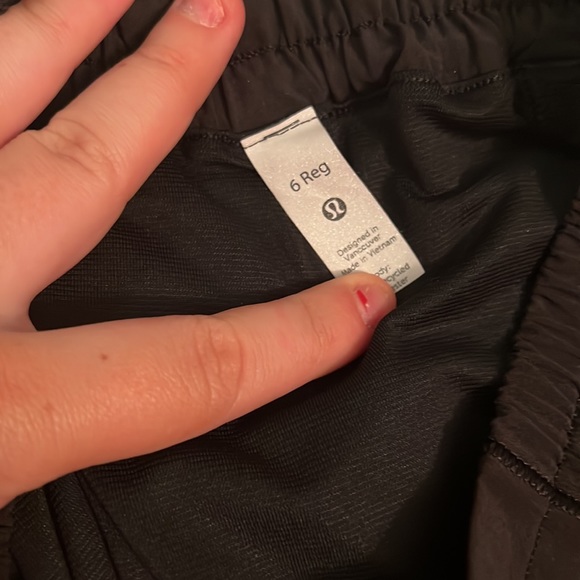 Lulu lemon black size 6 shorts - Picture 2 of 4